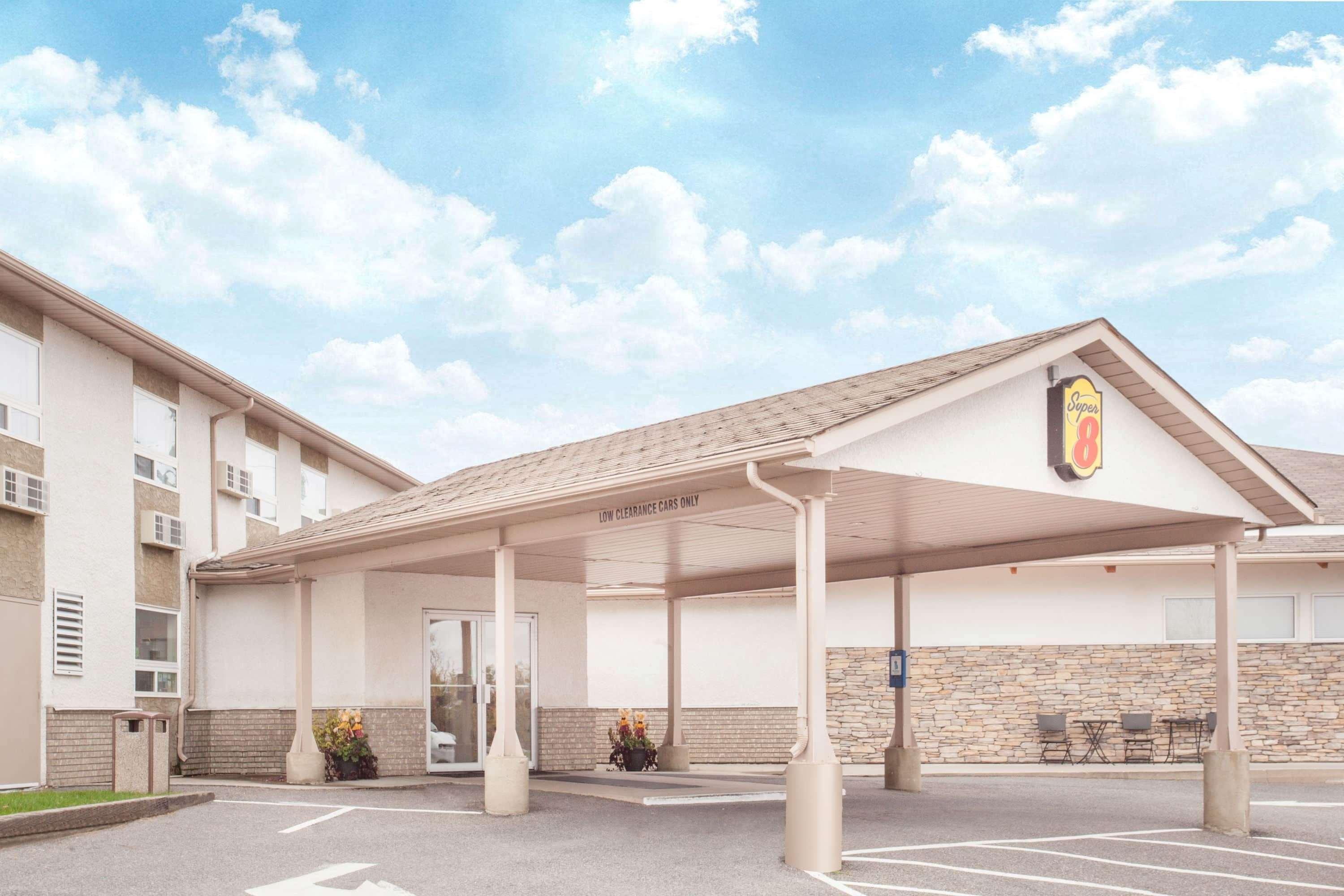 Super 8 By Wyndham Kenora Hotel Buitenkant foto