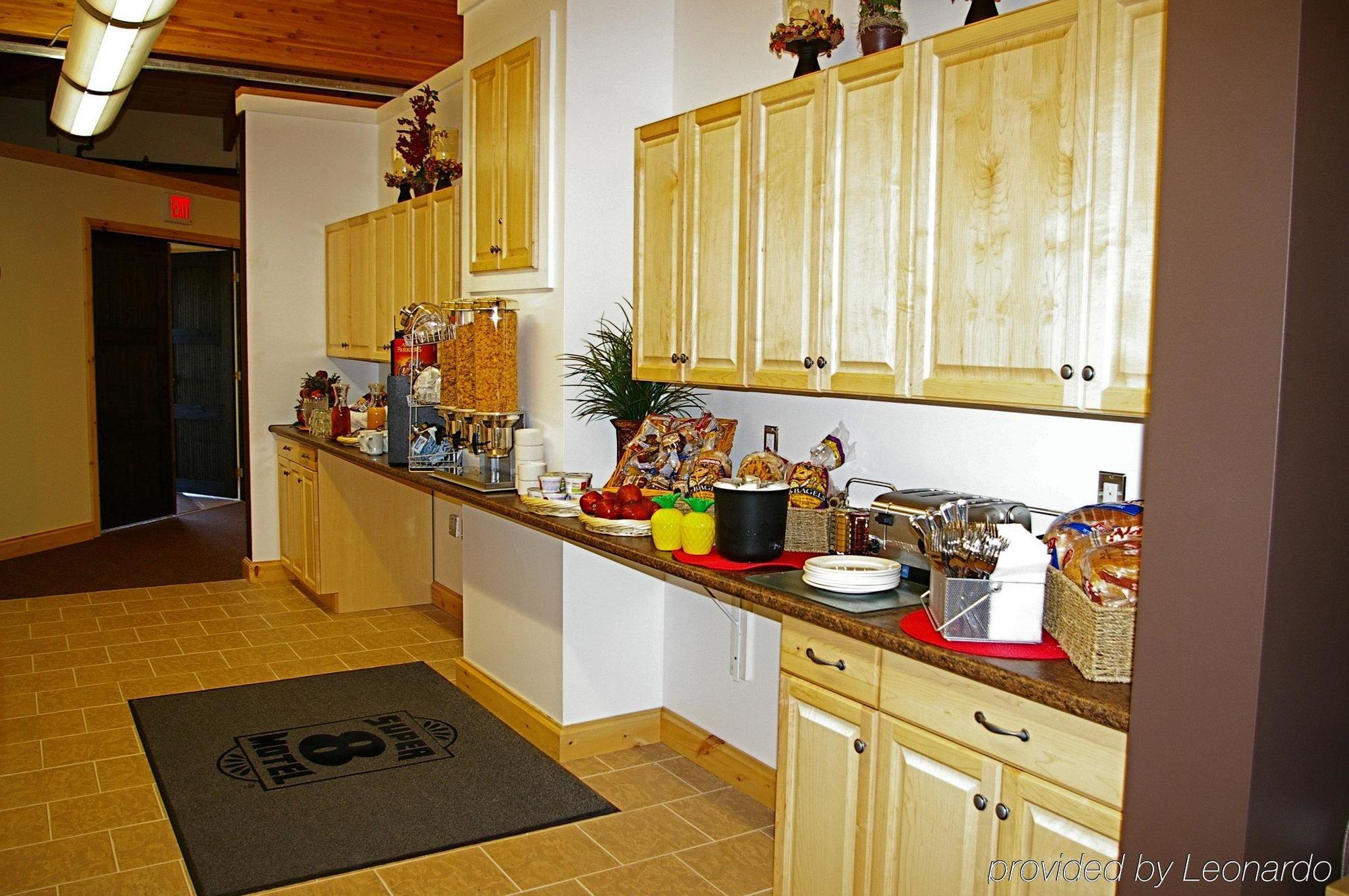 Super 8 By Wyndham Kenora Hotel Restaurant foto