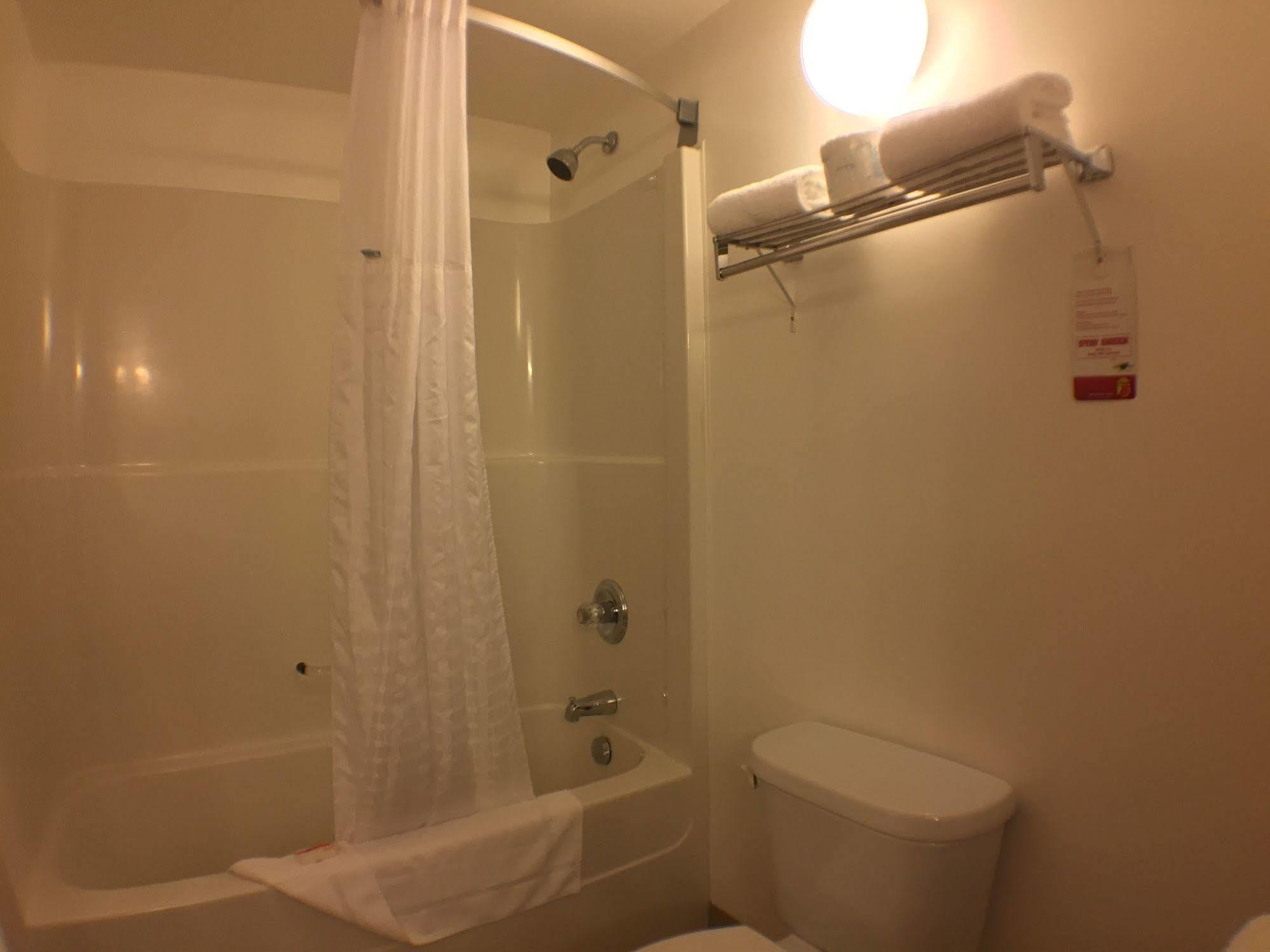 Super 8 By Wyndham Kenora Hotel Buitenkant foto