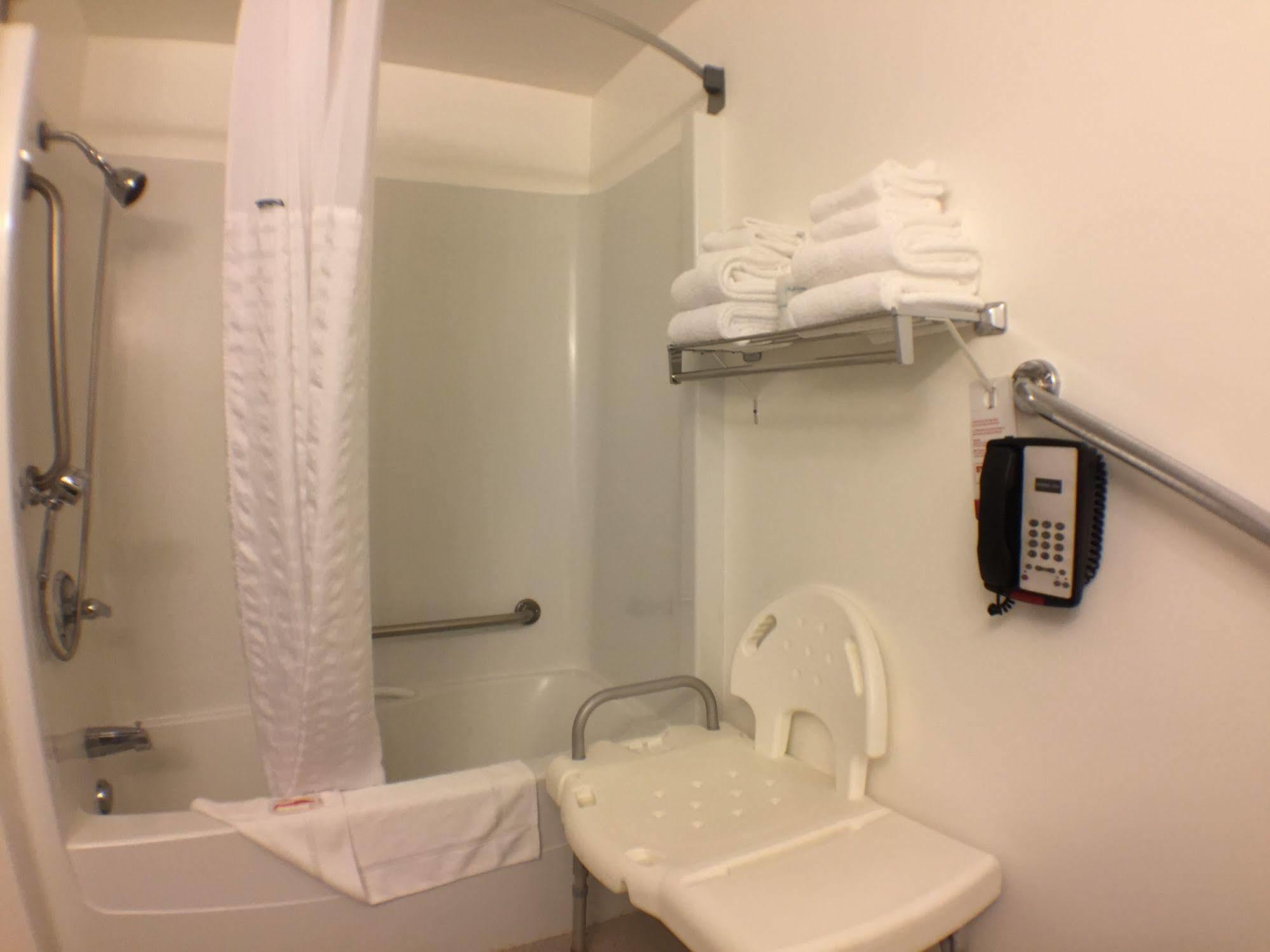Super 8 By Wyndham Kenora Hotel Buitenkant foto