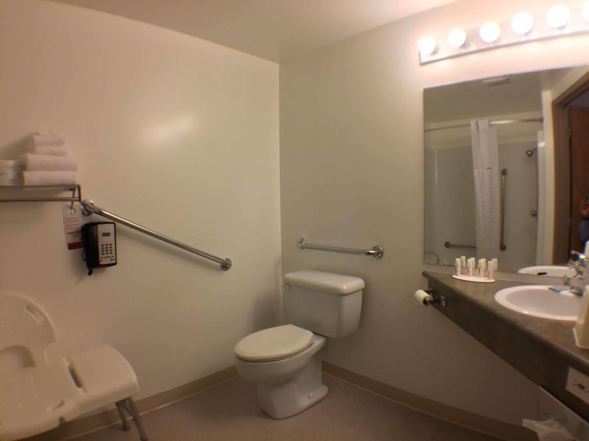 Super 8 By Wyndham Kenora Hotel Buitenkant foto
