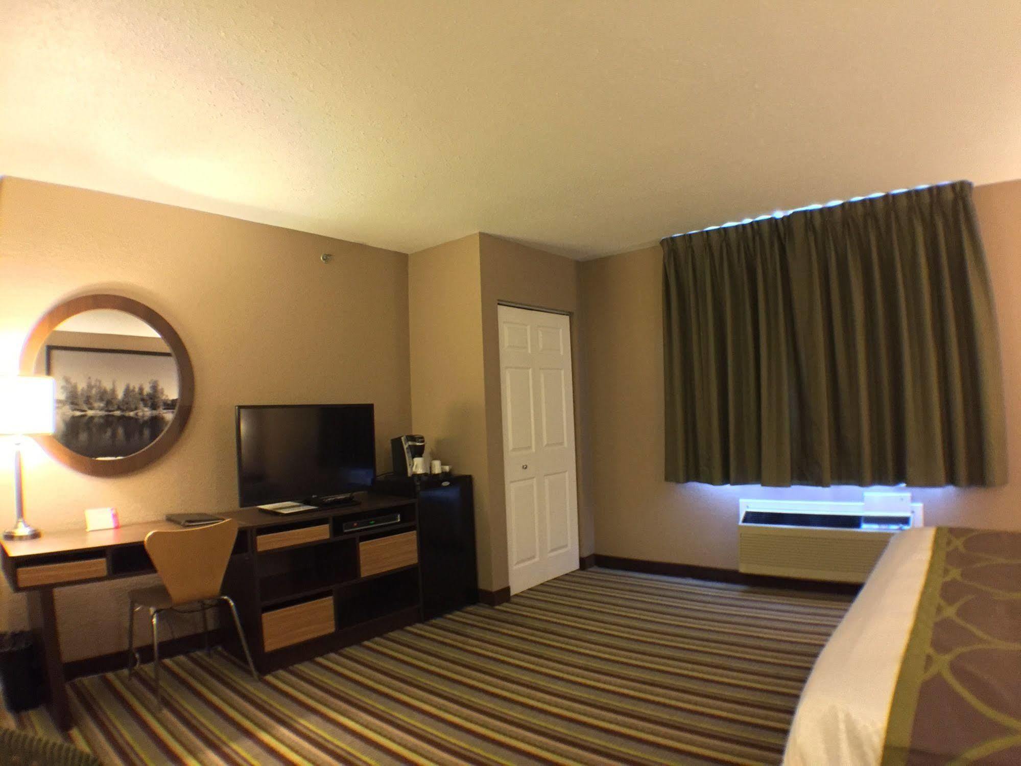 Super 8 By Wyndham Kenora Hotel Buitenkant foto