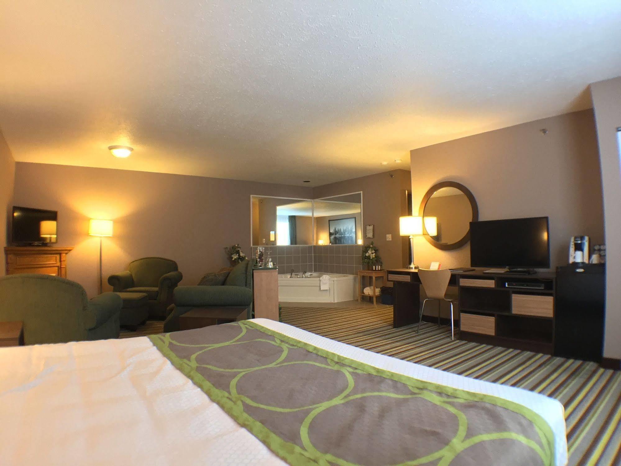 Super 8 By Wyndham Kenora Hotel Buitenkant foto