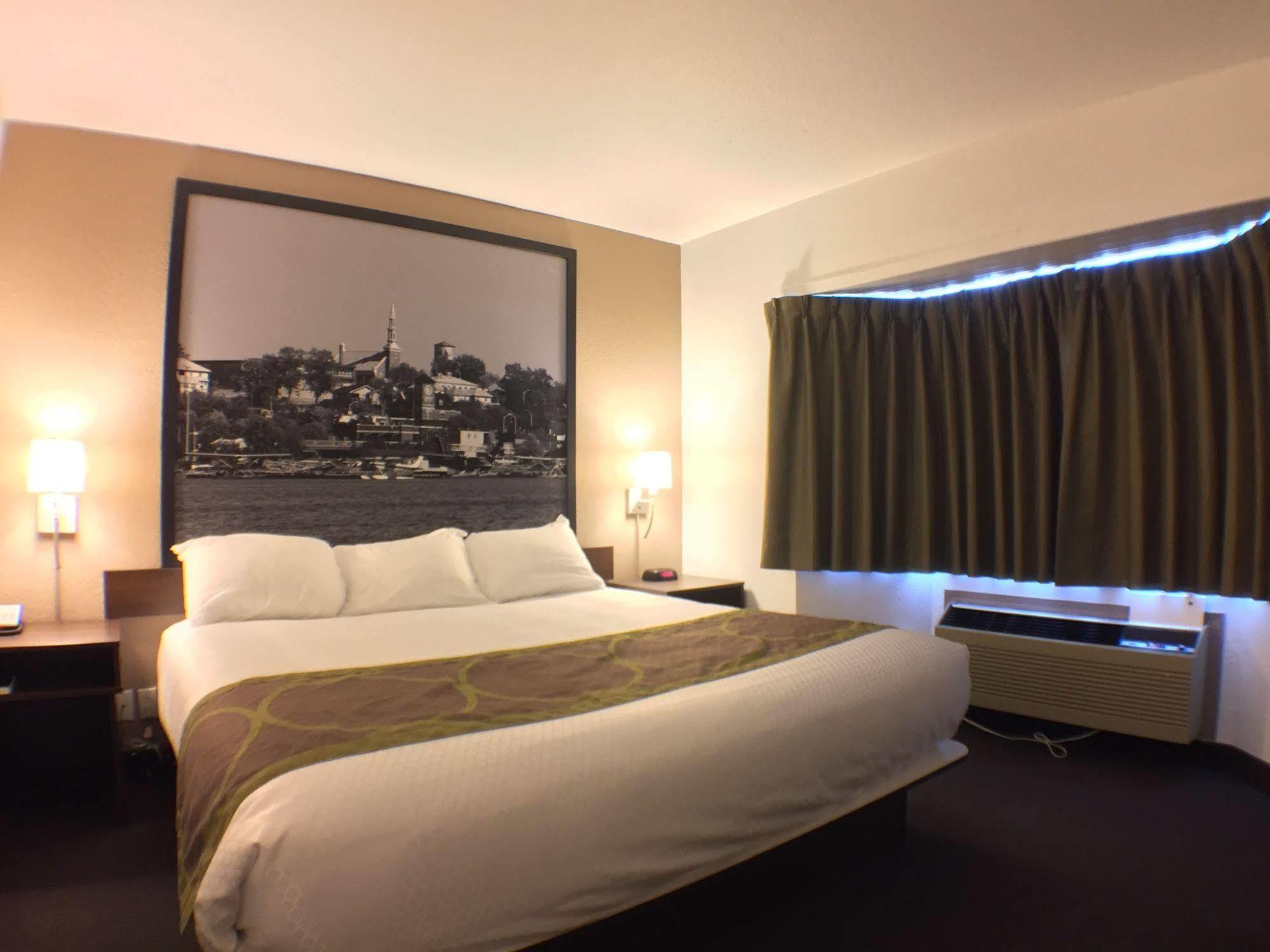 Super 8 By Wyndham Kenora Hotel Buitenkant foto