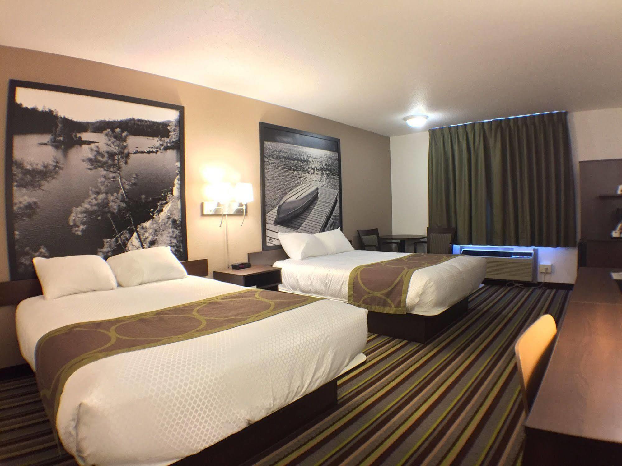 Super 8 By Wyndham Kenora Hotel Buitenkant foto